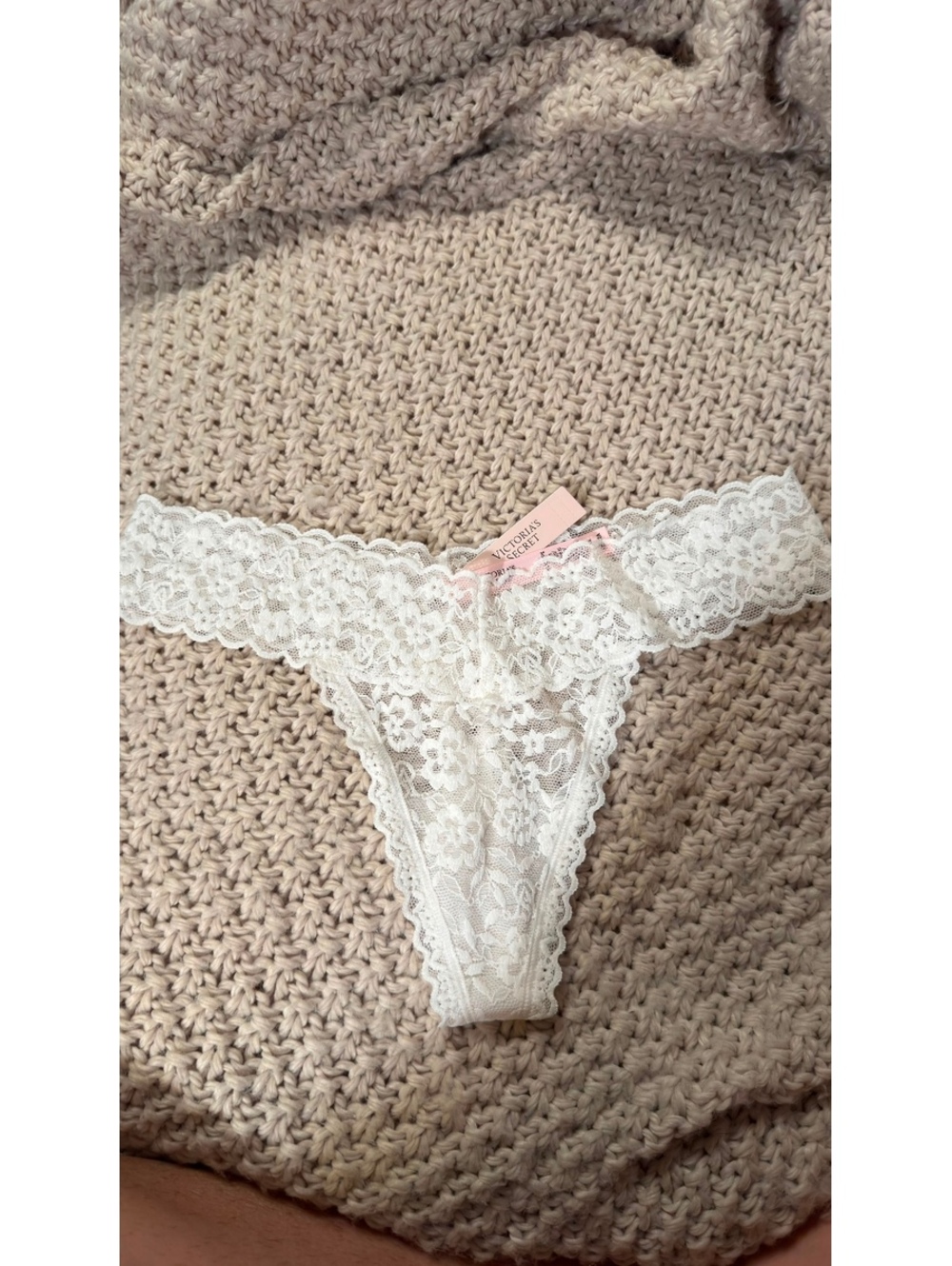 Size M NWT Lace Ultra-Mini Scoop Thong Panty